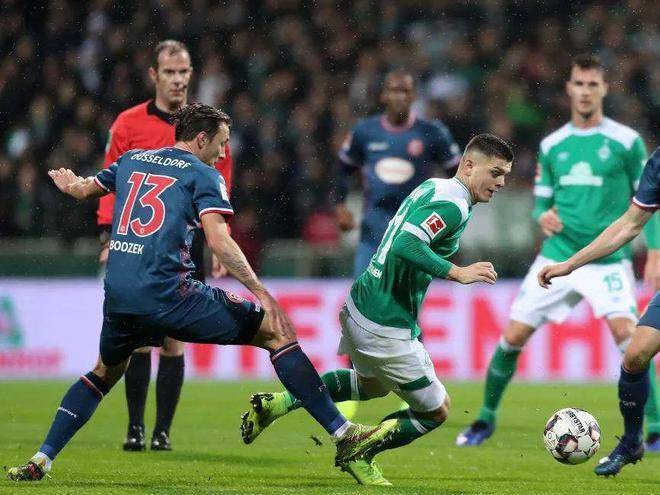 福特以近乎 福特以近乎